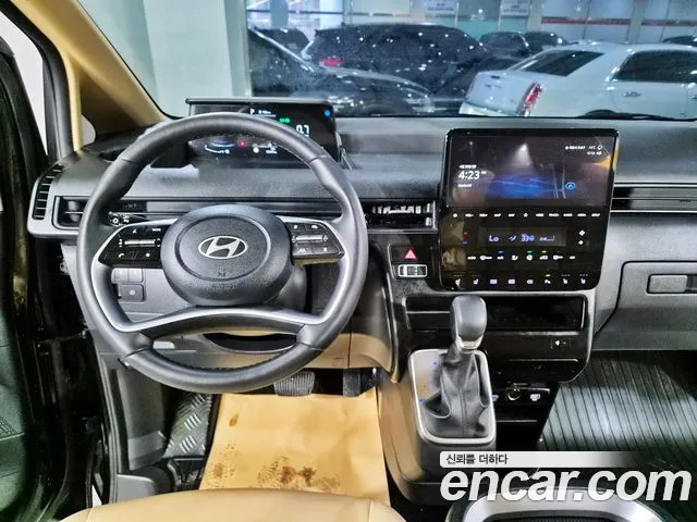 Hyundai Staria 2025 thumb 7