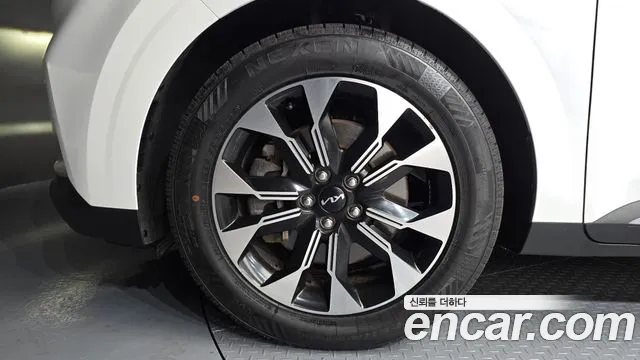 Kia Carnival 2023 thumb 5