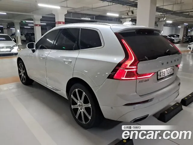 Volvo XC60 2019 thumb 4