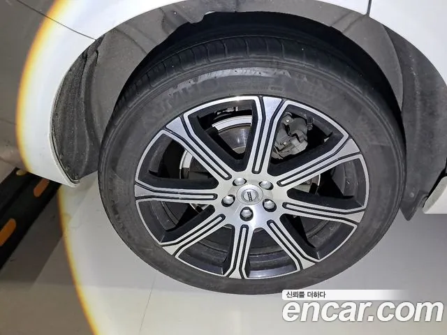 Volvo XC60 2019 thumb 5