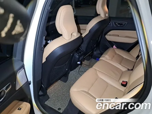 Volvo XC60 2019 thumb 9