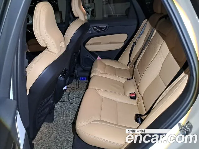 Volvo XC60 2019 thumb 11