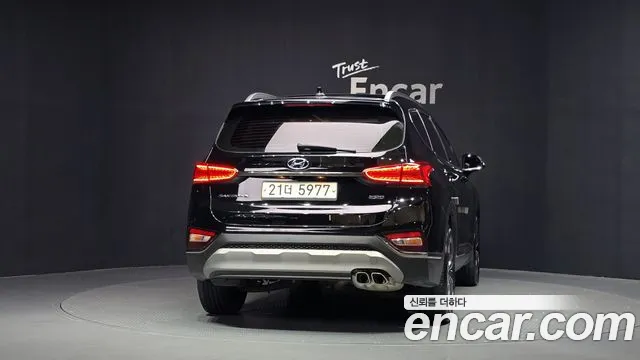 Hyundai Santa Fe 2018 thumb 3