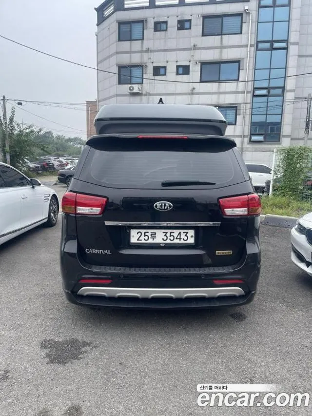 Kia Carnival 2018 thumb 3