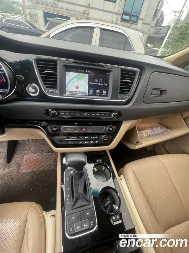 Kia Carnival 2018 thumb 4
