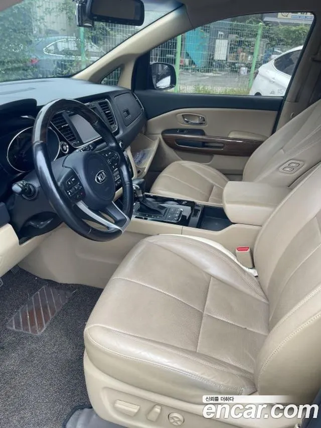 Kia Carnival 2018 thumb 6