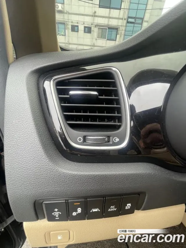 Kia Carnival 2018 thumb 8