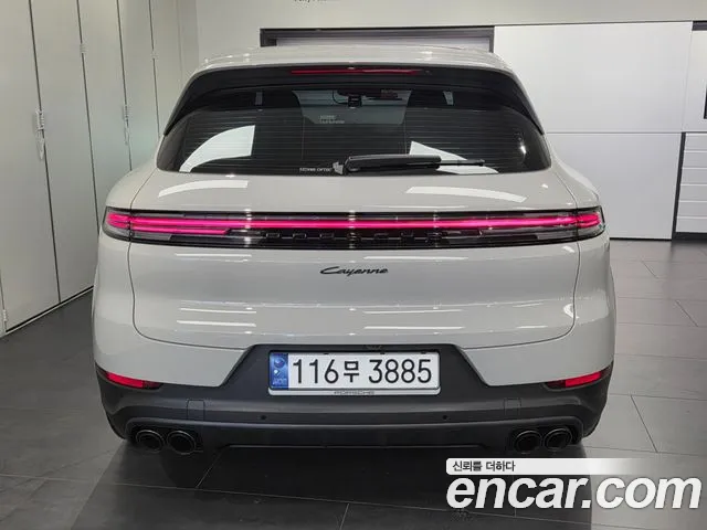 Porsche Cayenne 2024 thumb 4