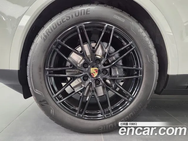 Porsche Cayenne 2024 thumb 5