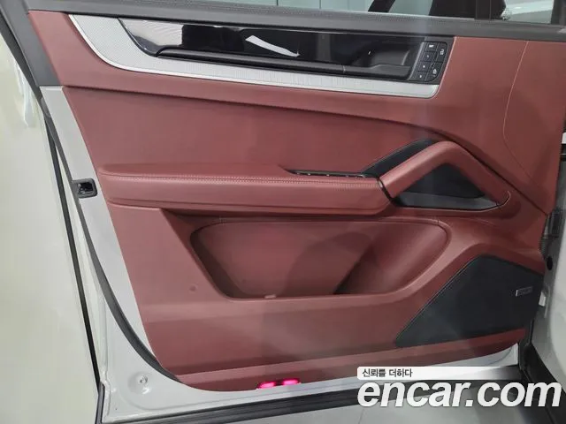 Porsche Cayenne 2024 thumb 10