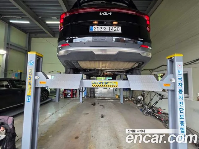 Kia Carnival 2024 thumb 3