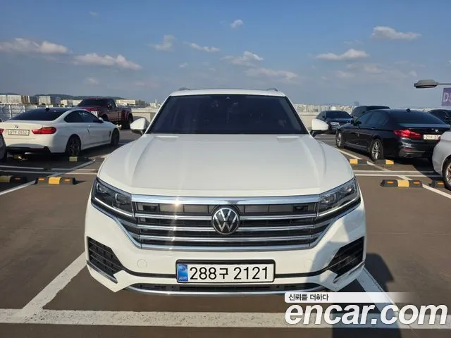 Volkswagen Touareg 2021 1