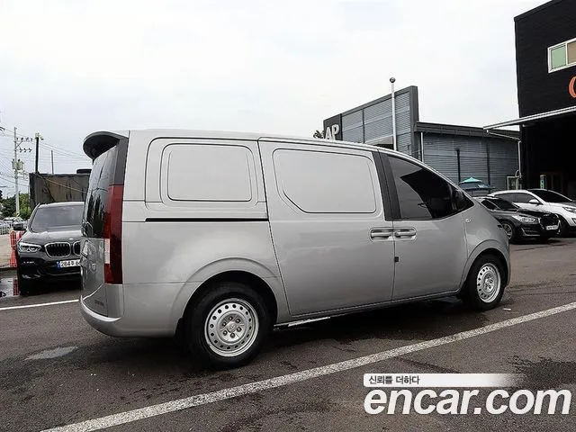 Hyundai Staria 2022 thumb 2