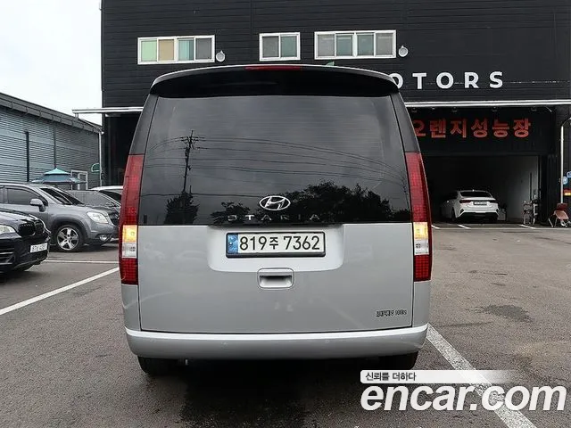 Hyundai Staria 2022 thumb 4