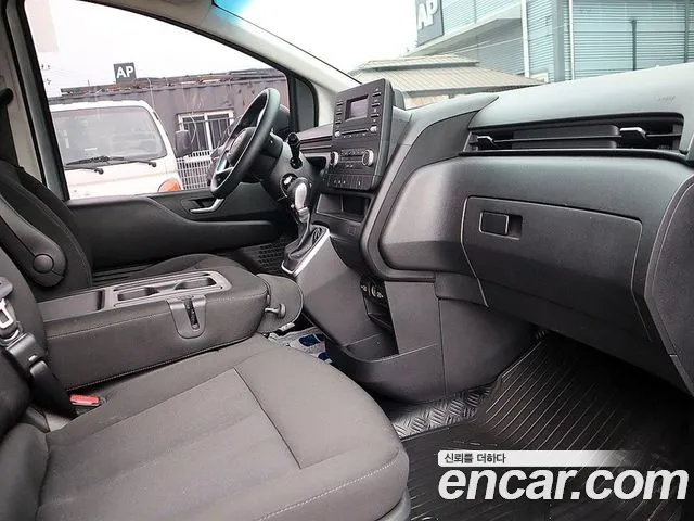 Hyundai Staria 2022 thumb 10