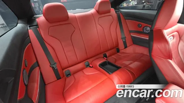 BMW M4 2017 thumb 12