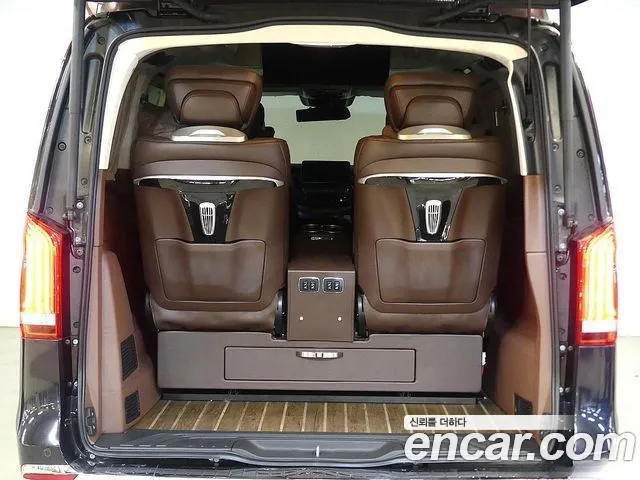 Mercedes-Benz V-Class 2023 thumb 7