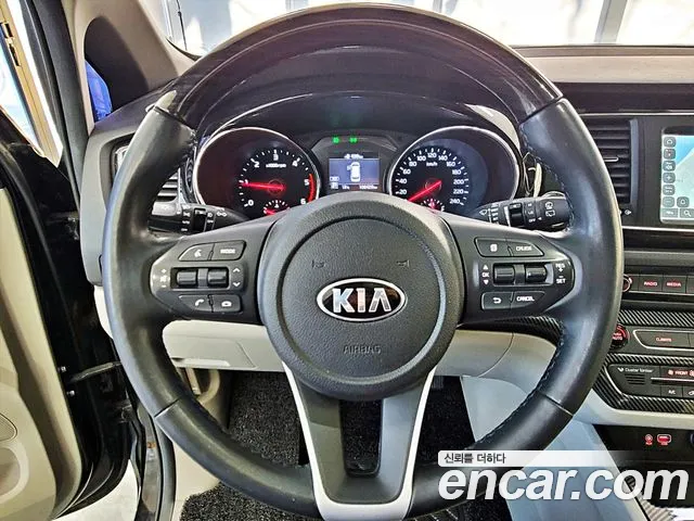 Kia Carnival 2018 thumb 6