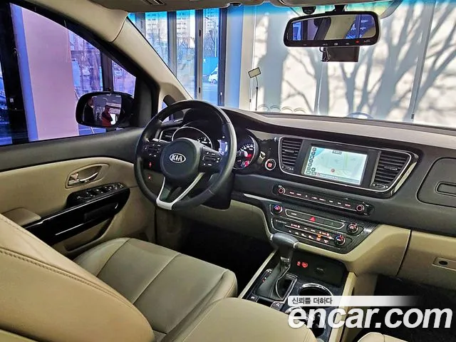 Kia Carnival 2018 thumb 7