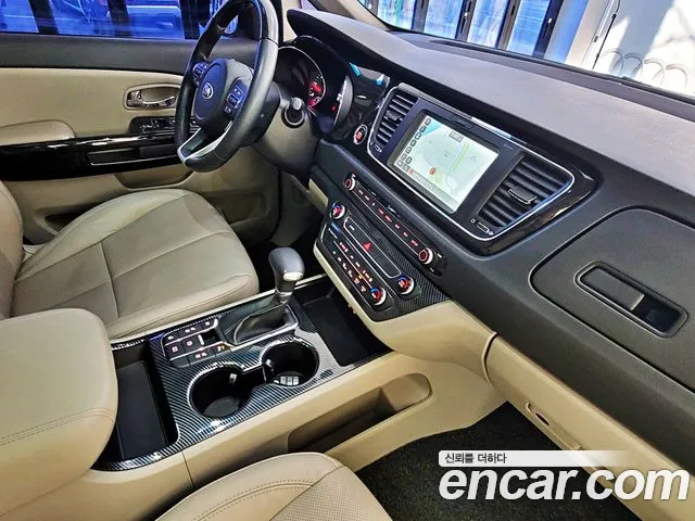 Kia Carnival 2018 thumb 9