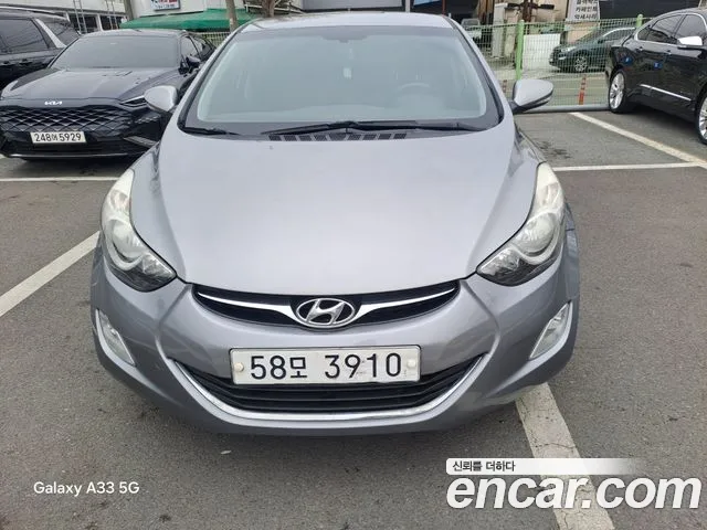Hyundai Avante 2013 1