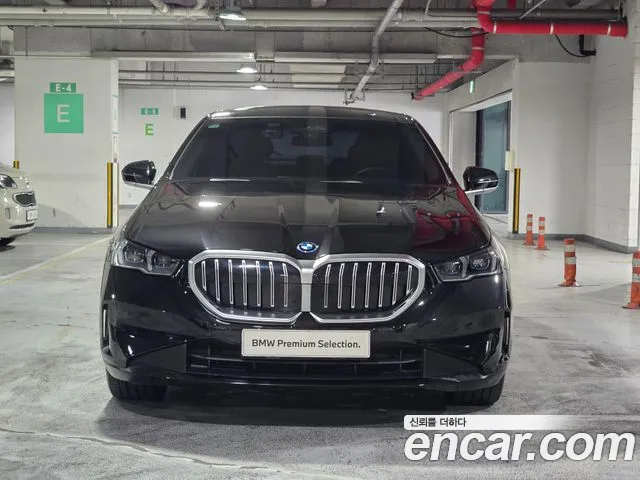 BMW 5 серии 2025 thumb 2