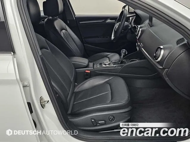Audi A3 2018 thumb 10