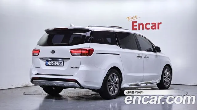 Kia Carnival 2017 thumb 2