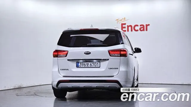 Kia Carnival 2017 thumb 4