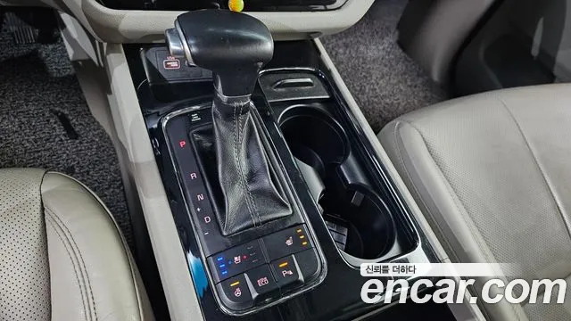 Kia Carnival 2017 thumb 9