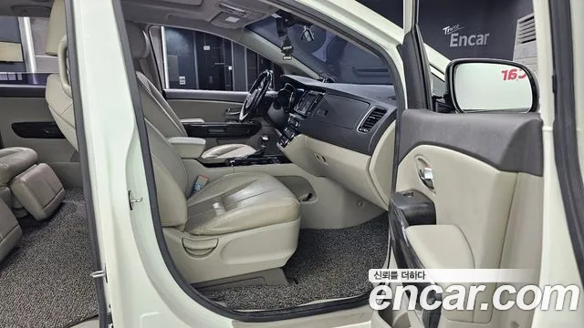Kia Carnival 2017 thumb 12