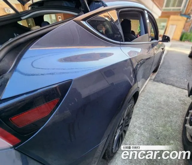 Tesla Model Y 2021 thumb 4