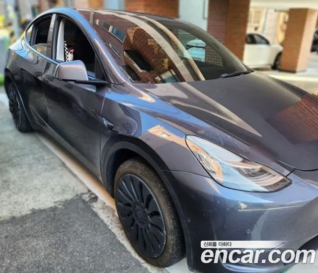 Tesla Model Y 2021 thumb 5