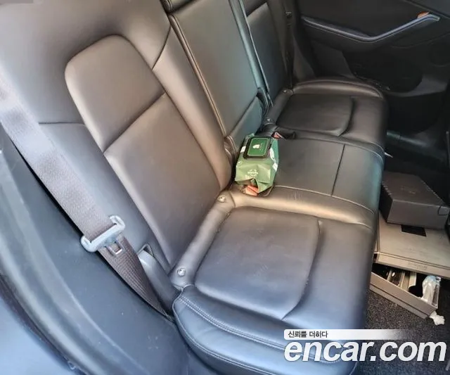 Tesla Model Y 2021 thumb 6