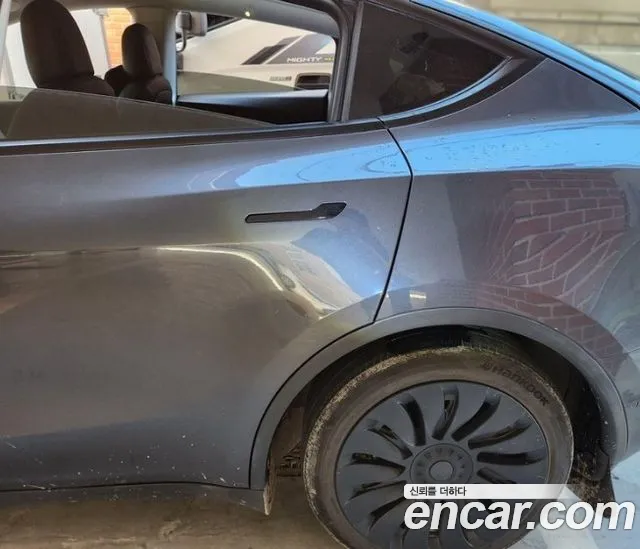 Tesla Model Y 2021 thumb 7