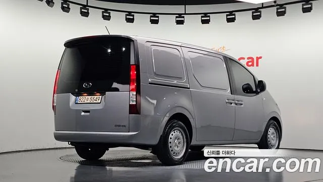 Hyundai Staria 2022 thumb 2