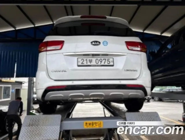 Kia Carnival 2015 thumb 2