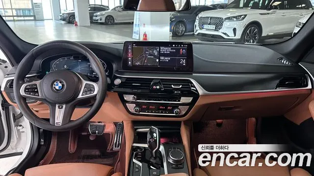 BMW 5-Series 2023 thumb 7