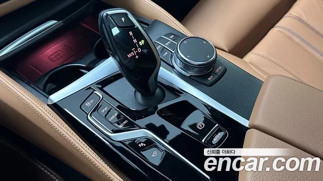 BMW 5-Series 2023 thumb 9