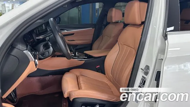 BMW 5-Series 2023 thumb 10