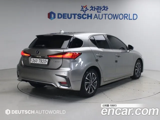 Lexus CT200h 2019 thumb 2