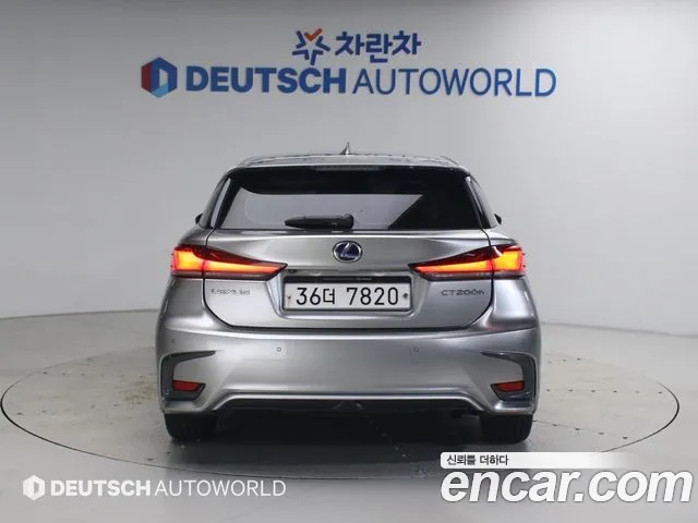 Lexus CT200h 2019 thumb 4