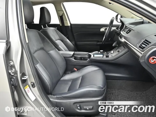 Lexus CT200h 2019 thumb 10