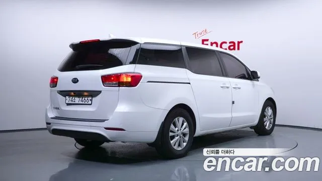 Kia Carnival 2015 thumb 2