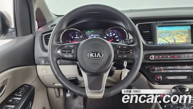 Kia Carnival 2015 thumb 12
