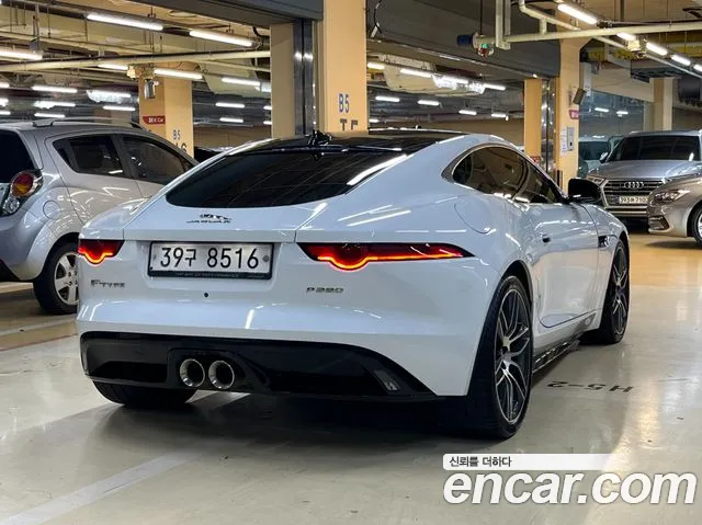 Jaguar F-Type 2018 thumb 7