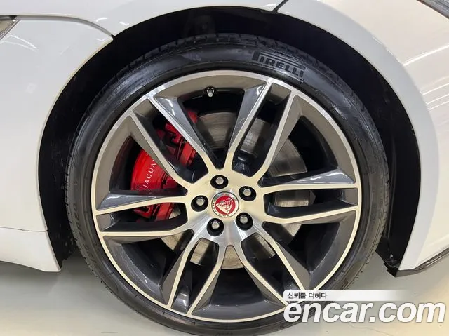 Jaguar F-Type 2018 thumb 8