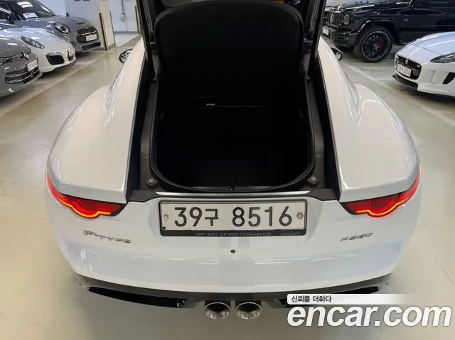 Jaguar F-Type 2018 thumb 10