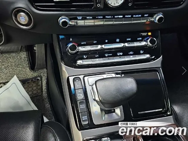 Genesis G90 2016 thumb 7