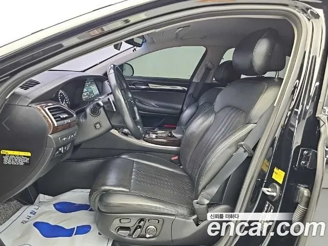 Genesis G90 2016 thumb 10
